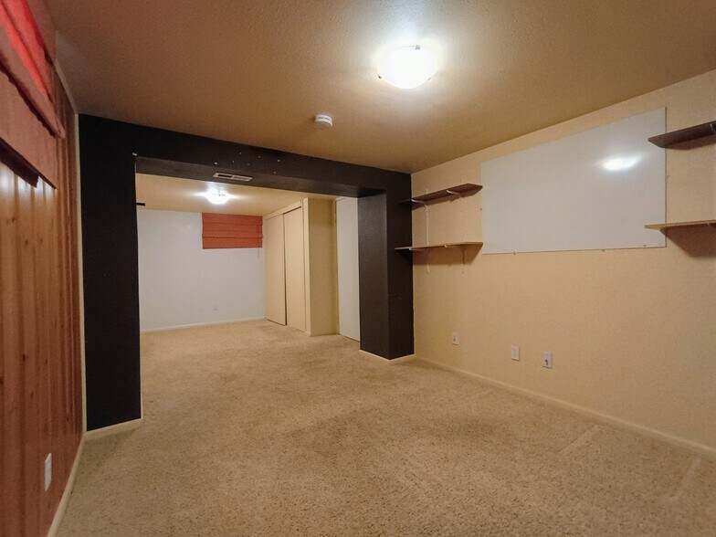 Building Photo - 235 Hemlock St