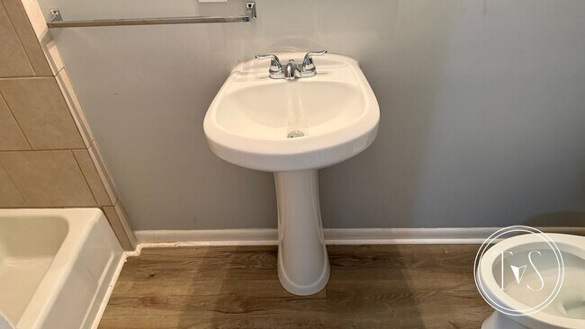 Building Photo - RATE DROP ALERT (was $2300/month)!