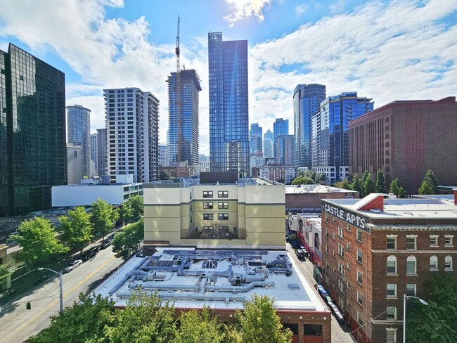 Building Photo - Beautiful Studio Condo in Belltown