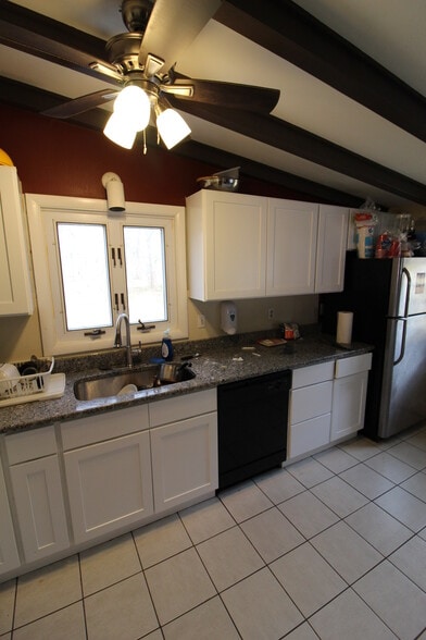 Building Photo - 5 Cobblestone Rd