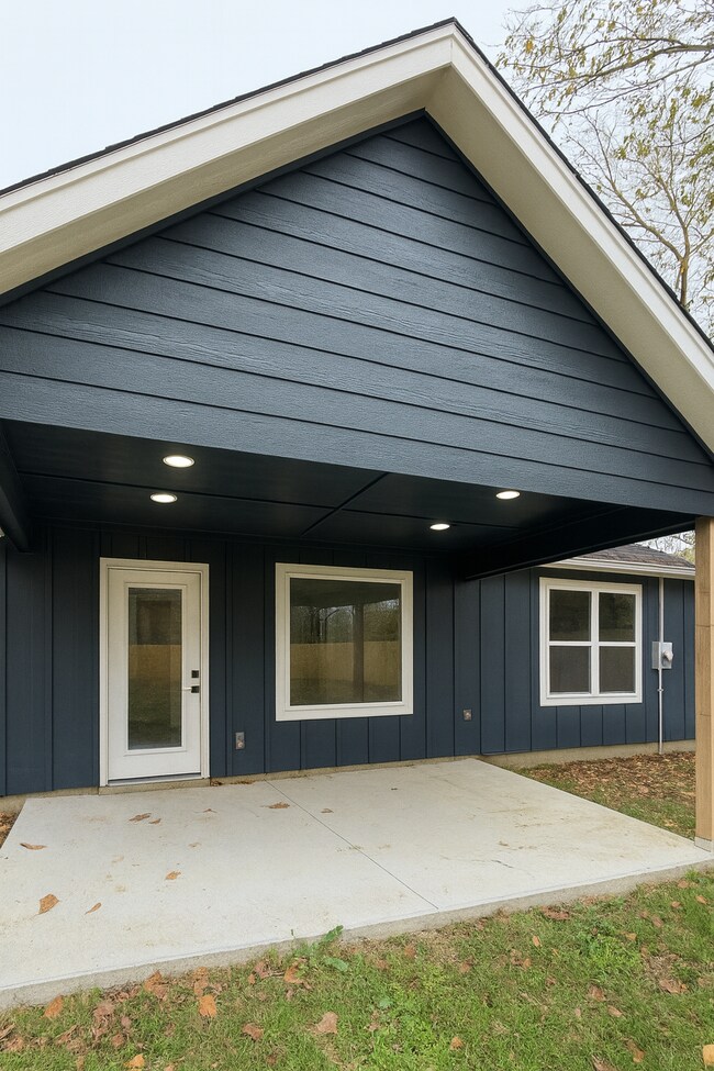 Building Photo - 303 E Virgin St