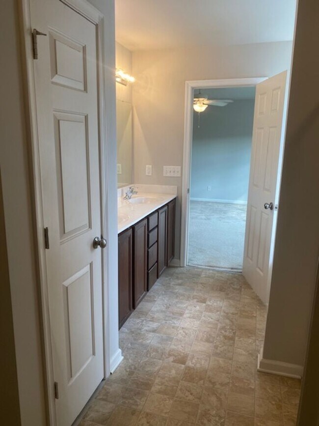 Building Photo - 203 Linfoot Ct