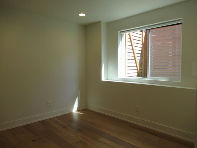 Building Photo - Light and Bright 3 bedroom, 1.5 bath home in Tehaleh