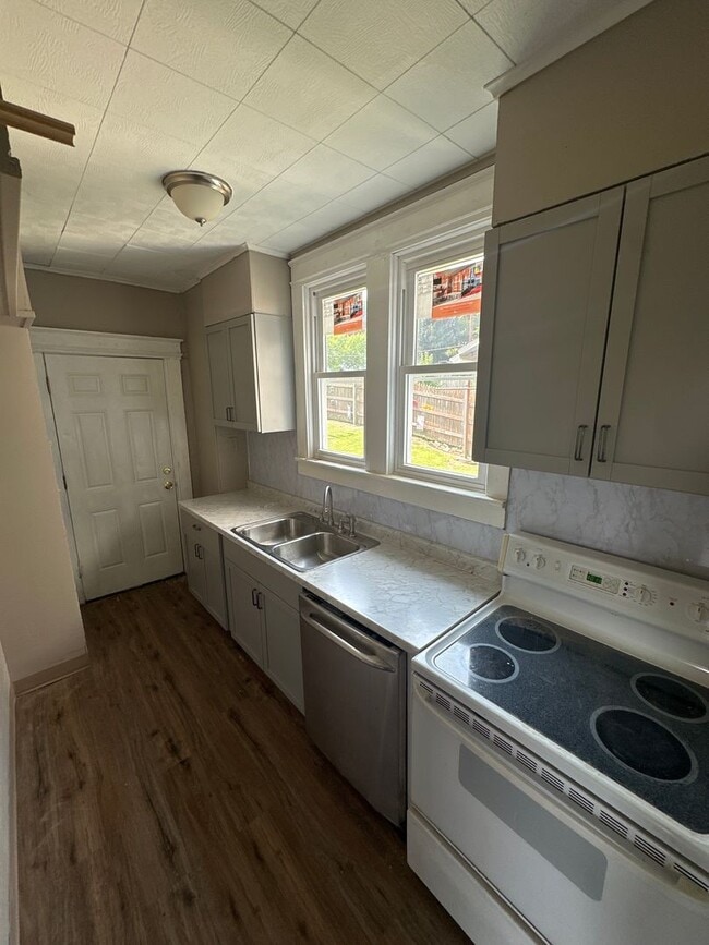 Building Photo - 3 Bedroom townhome in Nanticoke