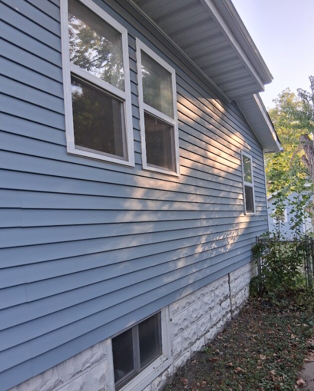 Building Photo - 418 S Hancock Ave