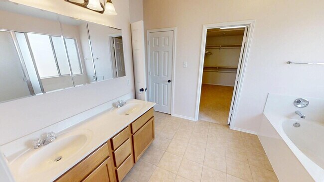 Building Photo - "Spacious 5-Bedroom Oasis with Pool on Gri...