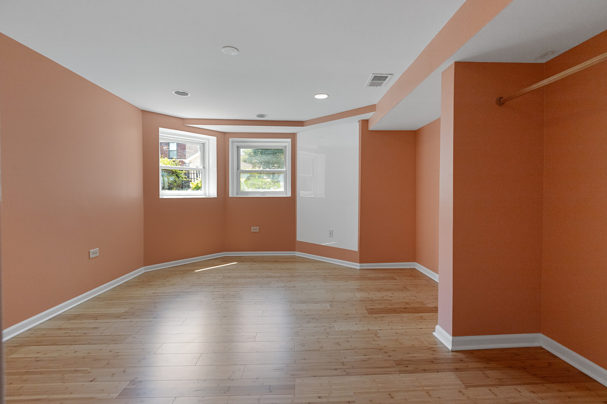 Building Photo - 928 W 32nd St