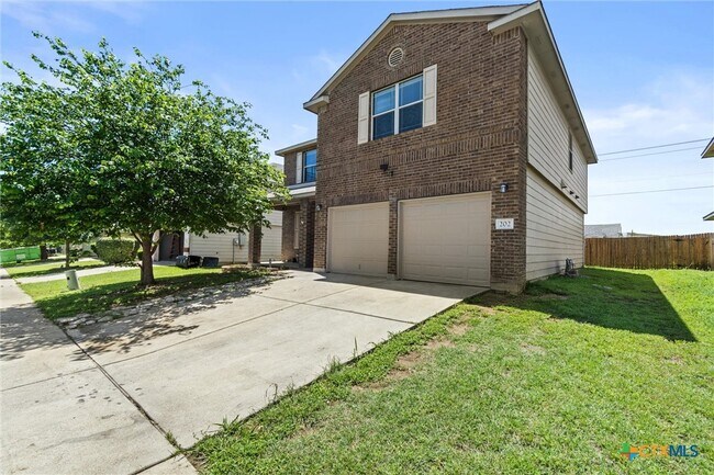 Primary Photo - 202 W Gemini Ln