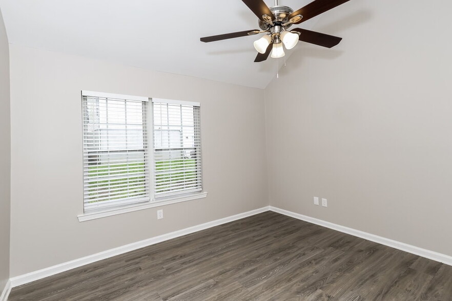Building Photo - 517 N Fairfield Dr