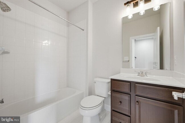 Building Photo - 211 Phoenix Dr