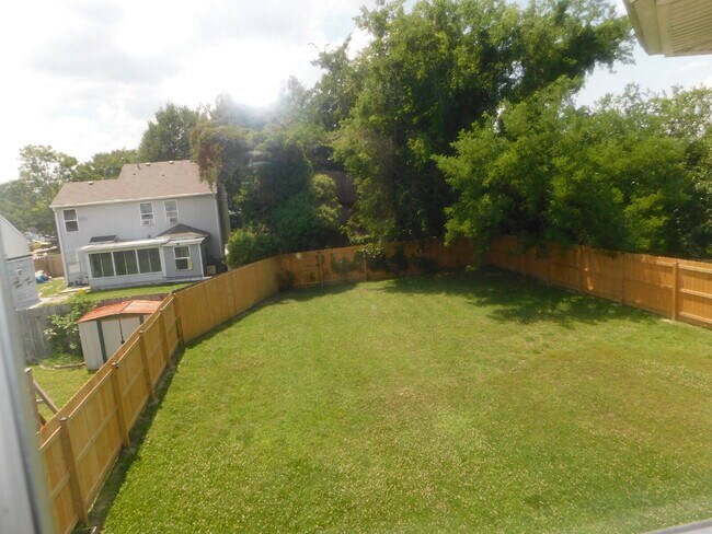 Building Photo - "Spacious 4-Bedroom Gem on Hughart Street with 2.5 Bathrooms and 2108 Sq. Ft. of Comfort!"