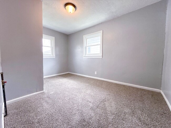 Building Photo - Newly Rehabbed Cozy 2BR Home Near Downtown Columbus – Modern Updates for Only $1,249