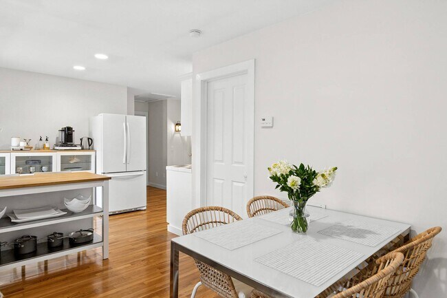 Building Photo - 23 Town Ln