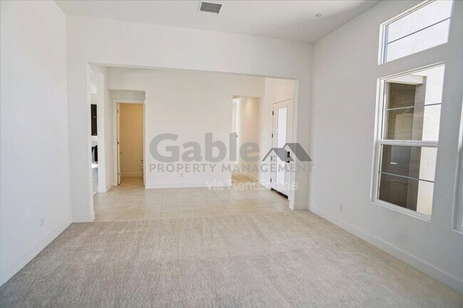 Building Photo - 30000 N Camino los Robles