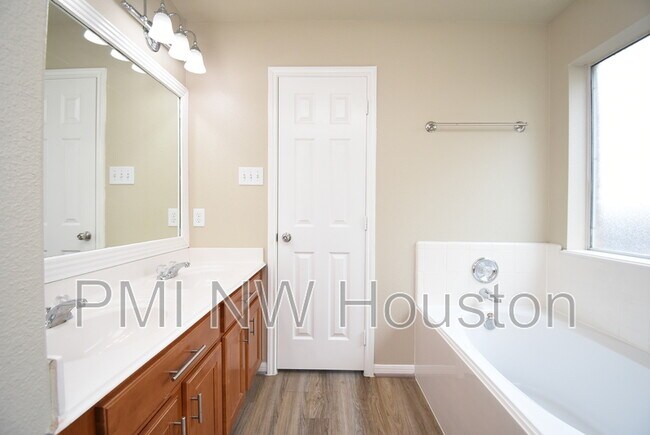 Building Photo - 26306 Hartwill Dr