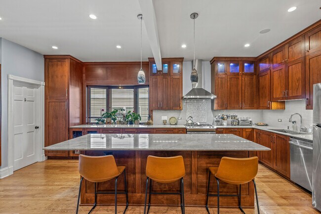 Building Photo - 4317 N Kenneth Ave