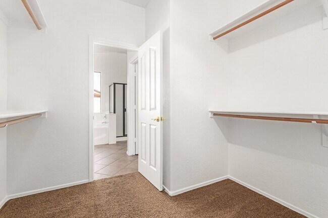 Building Photo - 4384 E Cherry Hills Dr