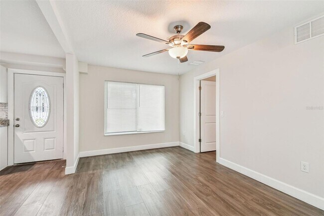 Building Photo - 650 E Tarpon Ave