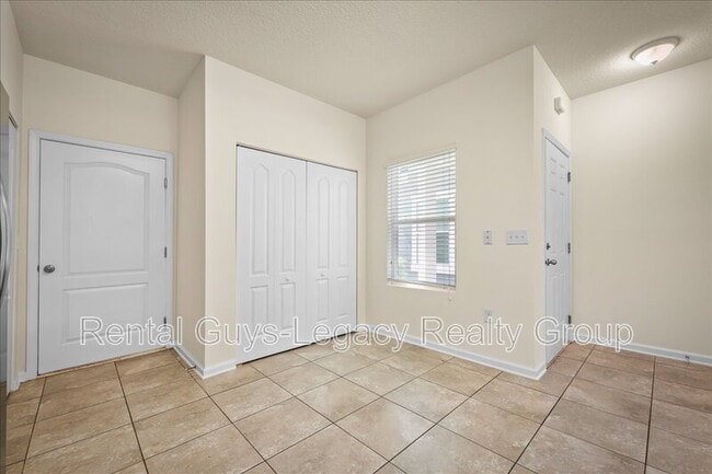 Building Photo - 51 Englewood Tr