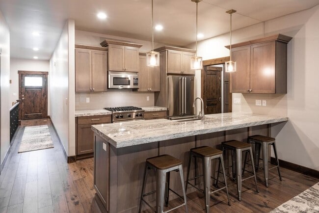 Building Photo - Modern Townhome in Black Rock Ridge
