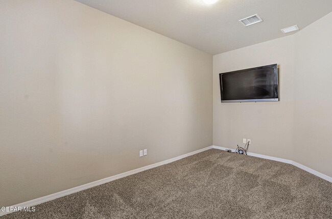 Building Photo - 3133 Clearbrook