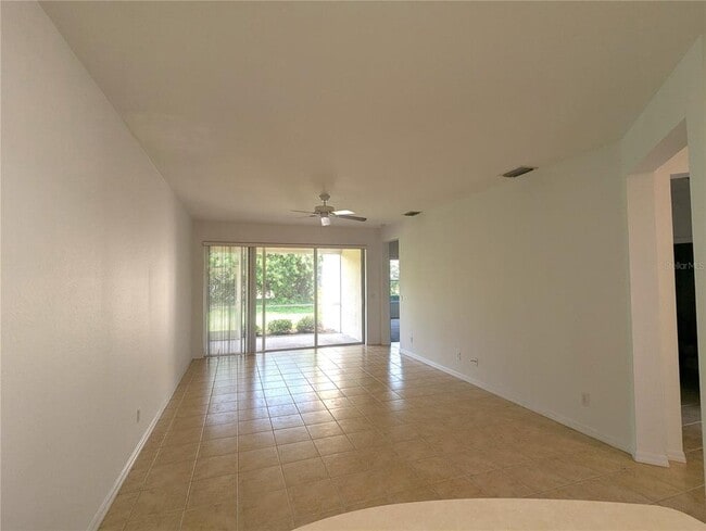 Building Photo - 2416 Magnolia Cir