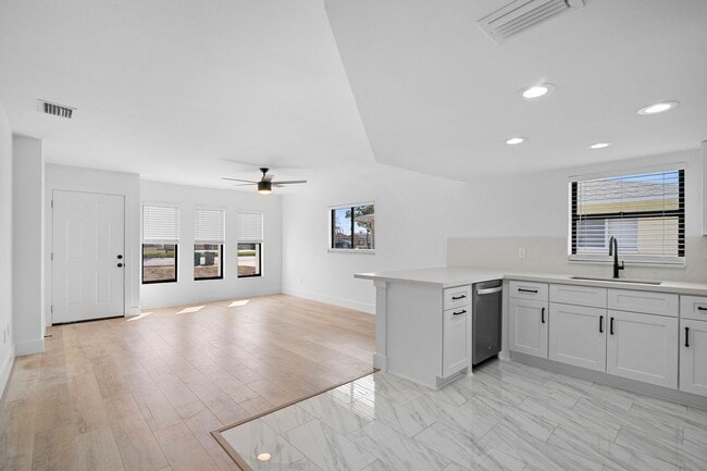 Building Photo - ****SPECIAL 2 WEEKS FREE****  Move-In Ready Cape Coral Home – Newly Remodeled Interior