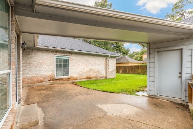 Building Photo - 5622 Woodland Creek Dr