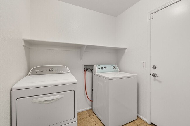 Building Photo - Solar Home with Nice Floorplan in a Great ...