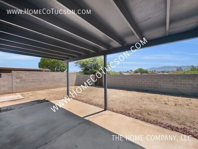 Building Photo - 2349 S Saddleback Ave