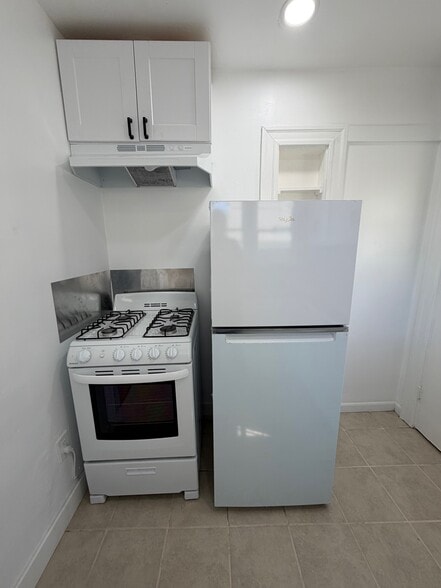 Building Photo - 617 W 17th St