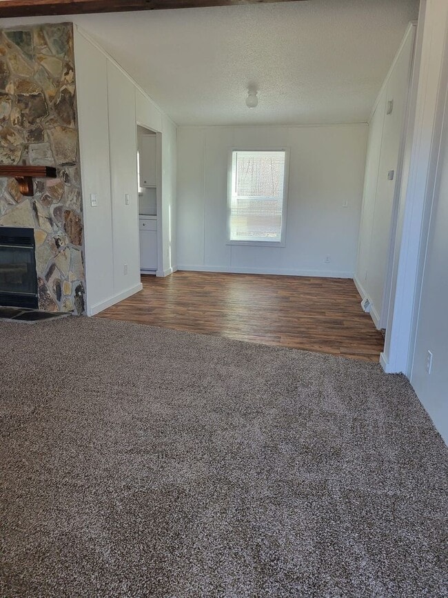 Building Photo - Ready to move in!