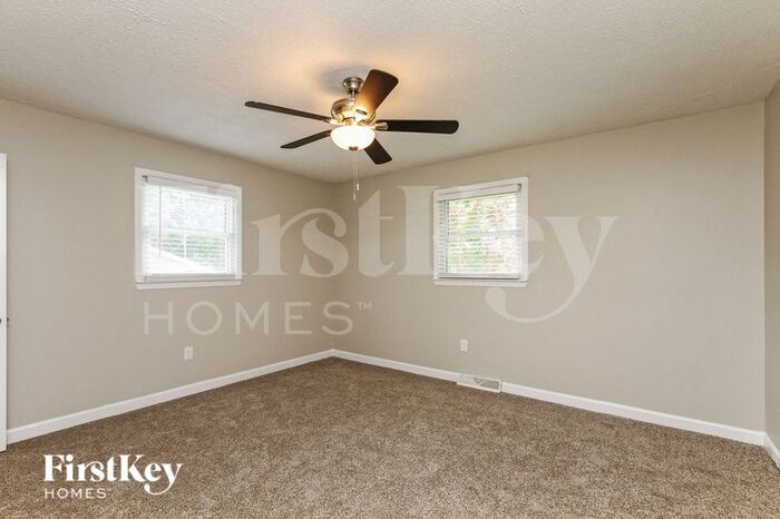 Building Photo - 6235 Lynwood Dr NW