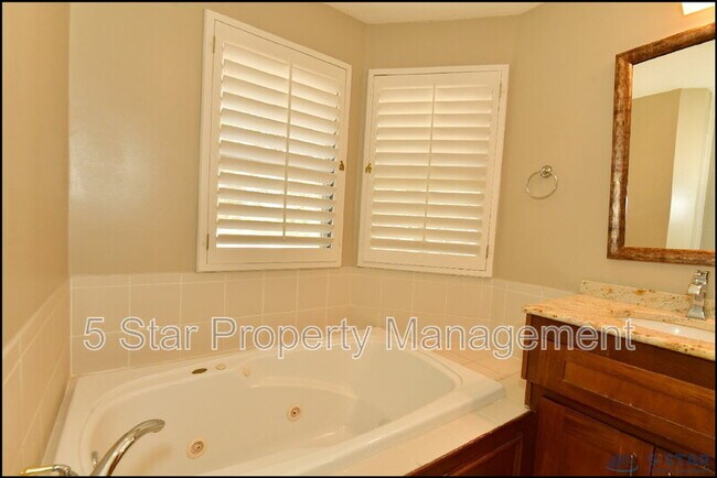 Building Photo - 6598 Eagle Ridge Dr
