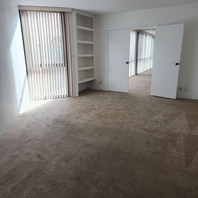 Building Photo - Mission Bay (Sail Bay) Crown Point 2bed 2bath 1625 sqft, Water View