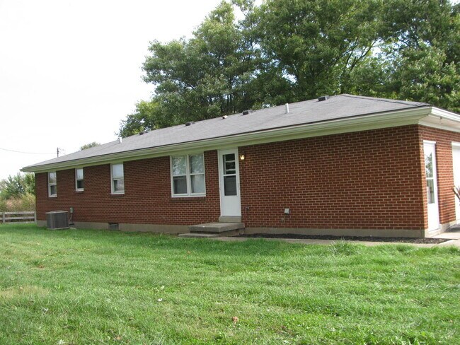 Building Photo - 531 Eddie Ln