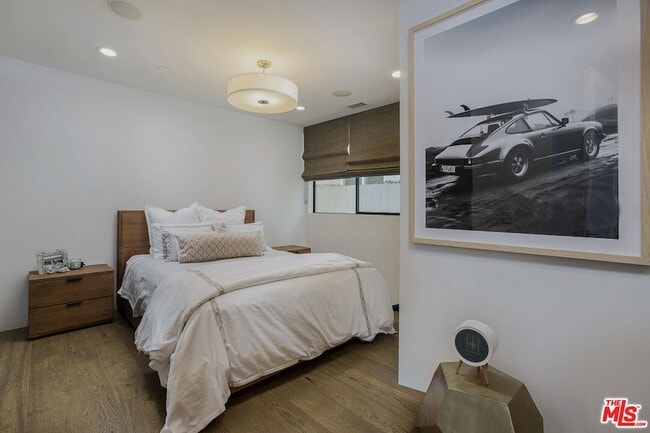 Building Photo - 2105 E Balboa Blvd