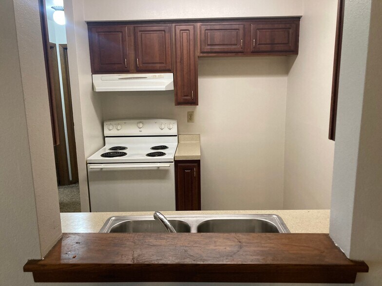 Building Photo - 10628 W Bobolink Ave