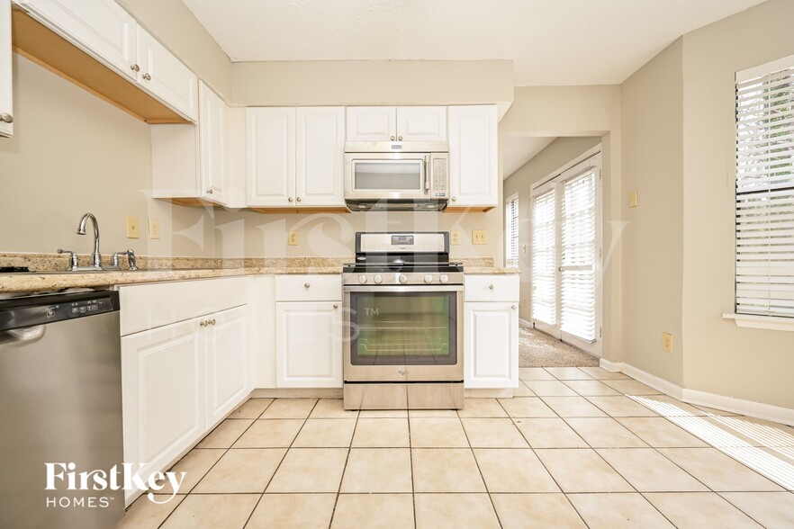 Building Photo - 5369 Biffle Ln