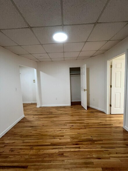 Building Photo - 171 W 48th St