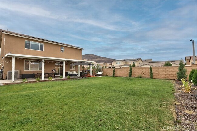 Building Photo - 33063 Table Rock Dr