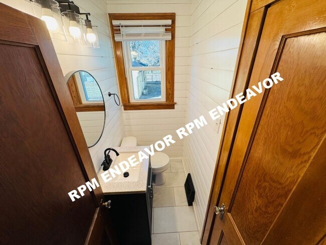 Building Photo - Downtown St. Charles 4BR Home | Walk to Main Street | Garage + Yard