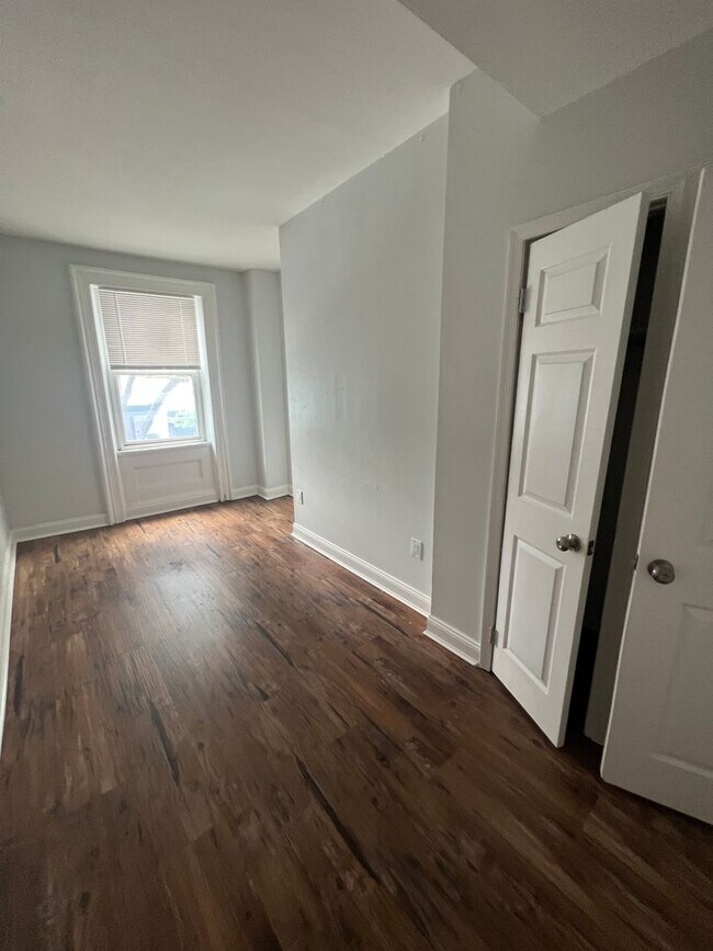Interior Photo - The Bridgewater