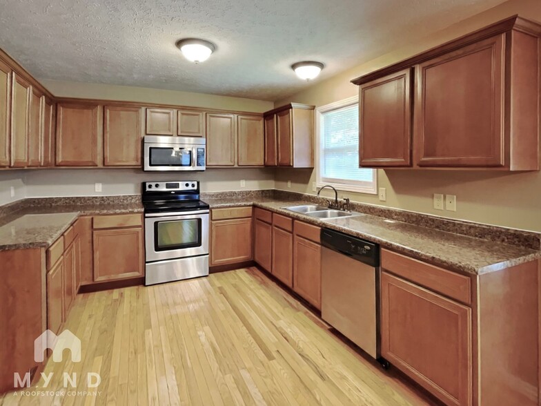 Building Photo - 114 N Peach Brook