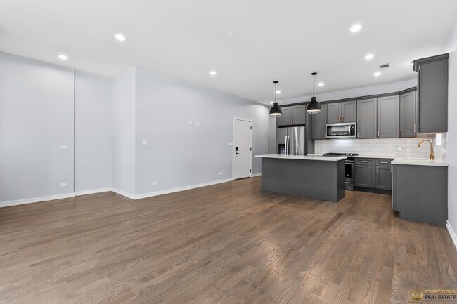 Building Photo - 4402 S Prairie Ave