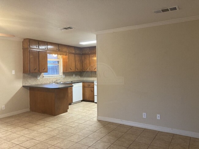 Building Photo - 2407 Buttercup Cir