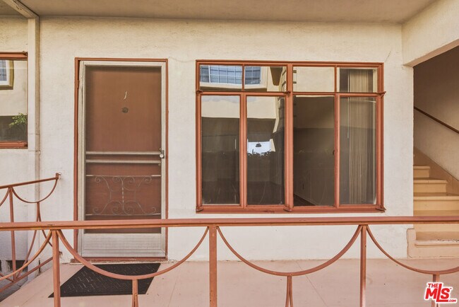 Building Photo - 1058 S Wooster St