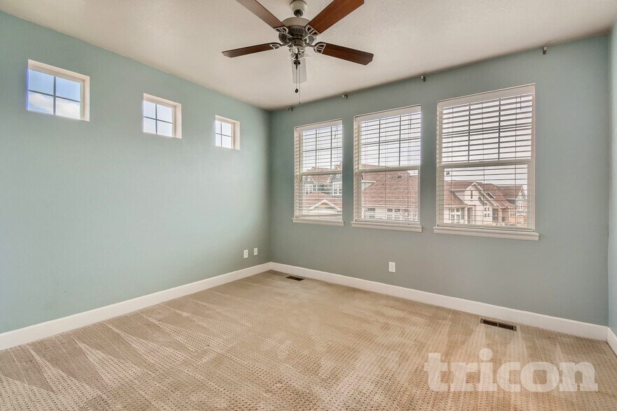 Building Photo - 9805 W Hinsdale Pl