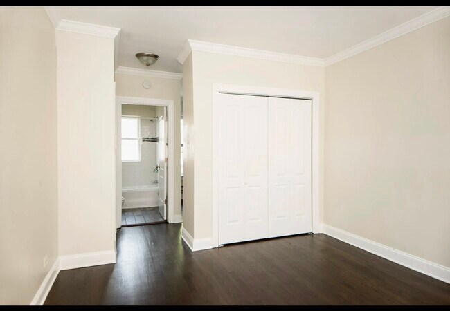 Building Photo - 3817 N Greenview Ave