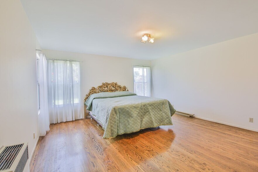 Building Photo - 3744 Pine Ave